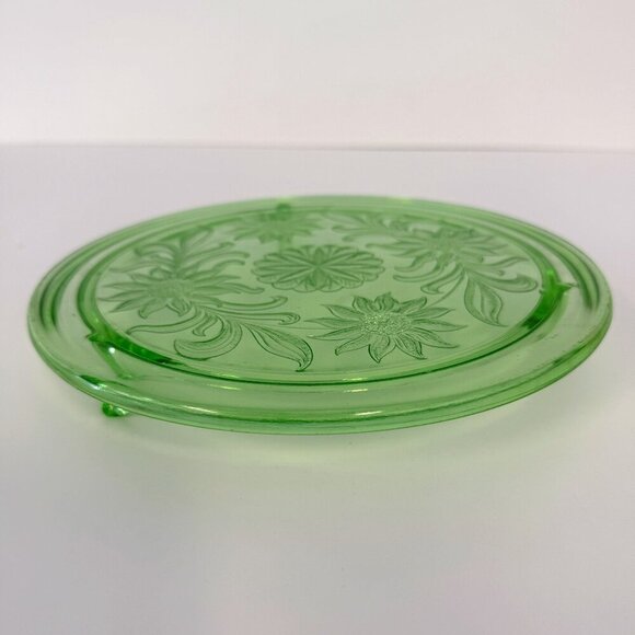 Vintage Jeanette Green Depression Daisy Pattern 10" Glass Cake Stand - Picture 1 of 3
